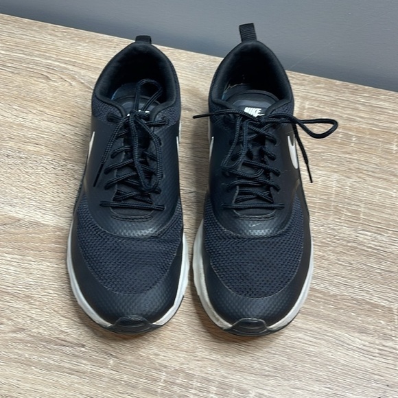 Nike Air Max Thea Shoes Sneakers Black White Swoosh Logo Lace Up Mesh Size 8.5 - Picture 5 of 11